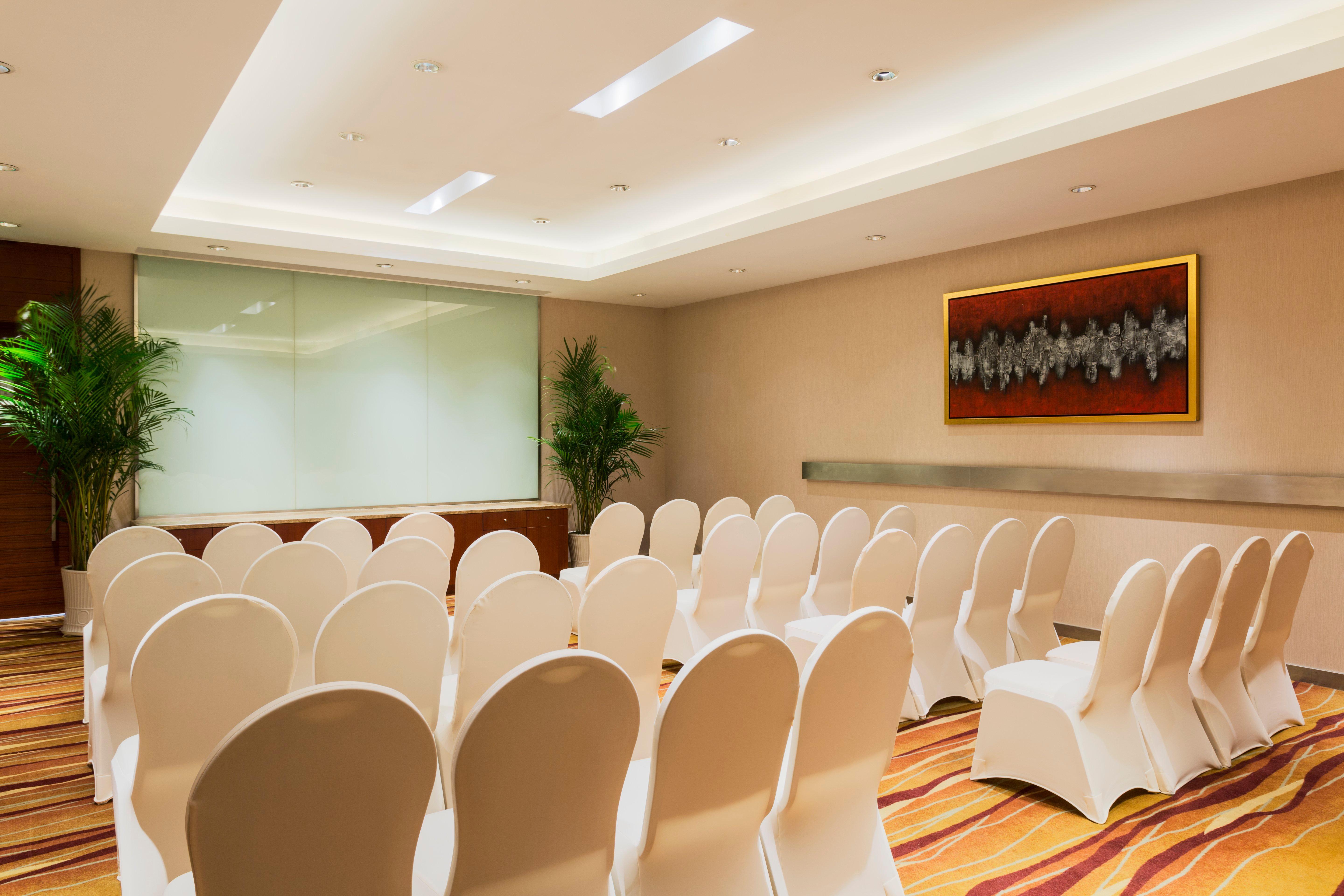 Hotel Nanjing Aqua City, An Ihg 5*