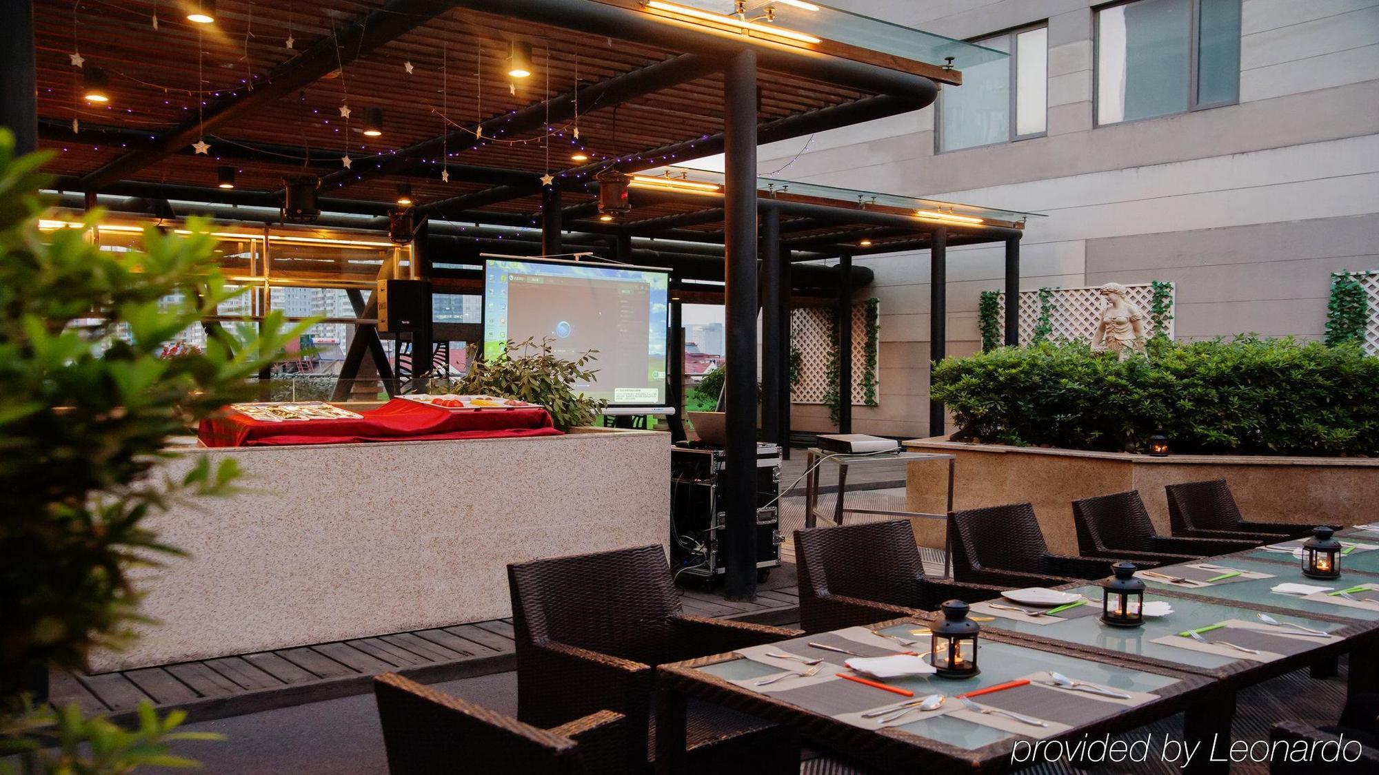 Nanjing Aqua City, An Ihg Hotel 5*