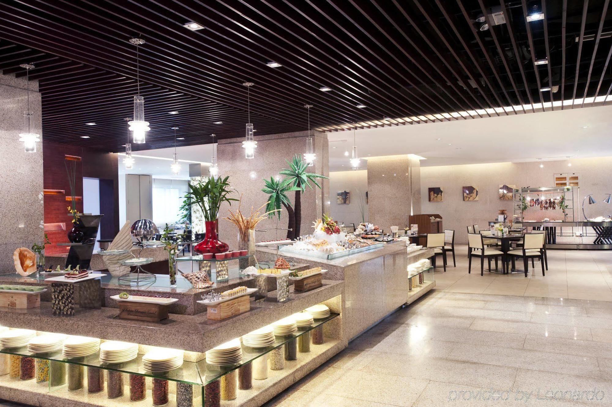 Nanjing Aqua City, An Ihg Hotel 5*