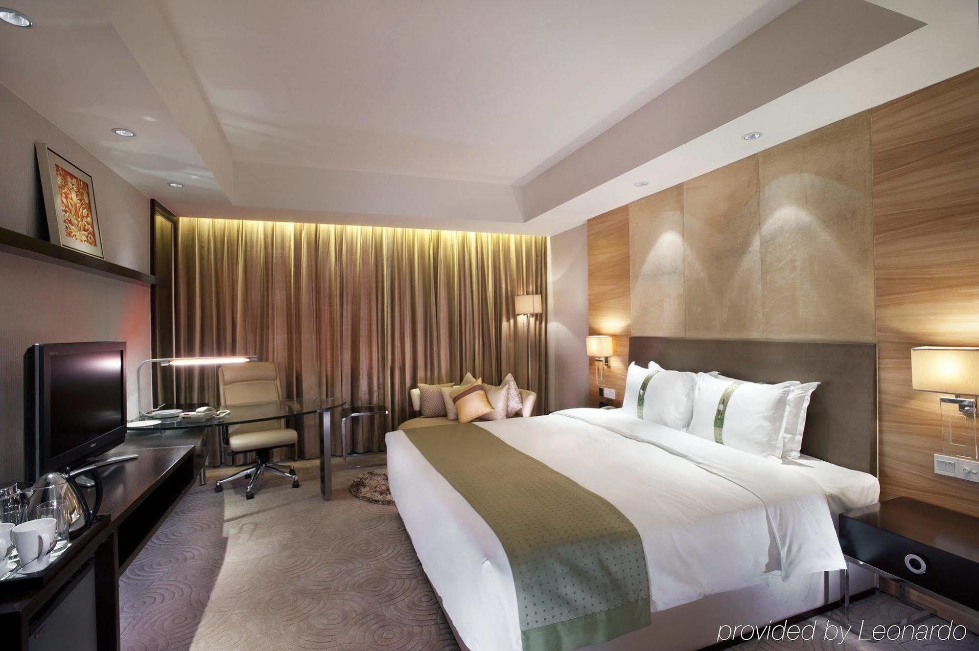 Hotel Nanjing Aqua City, An Ihg 5*