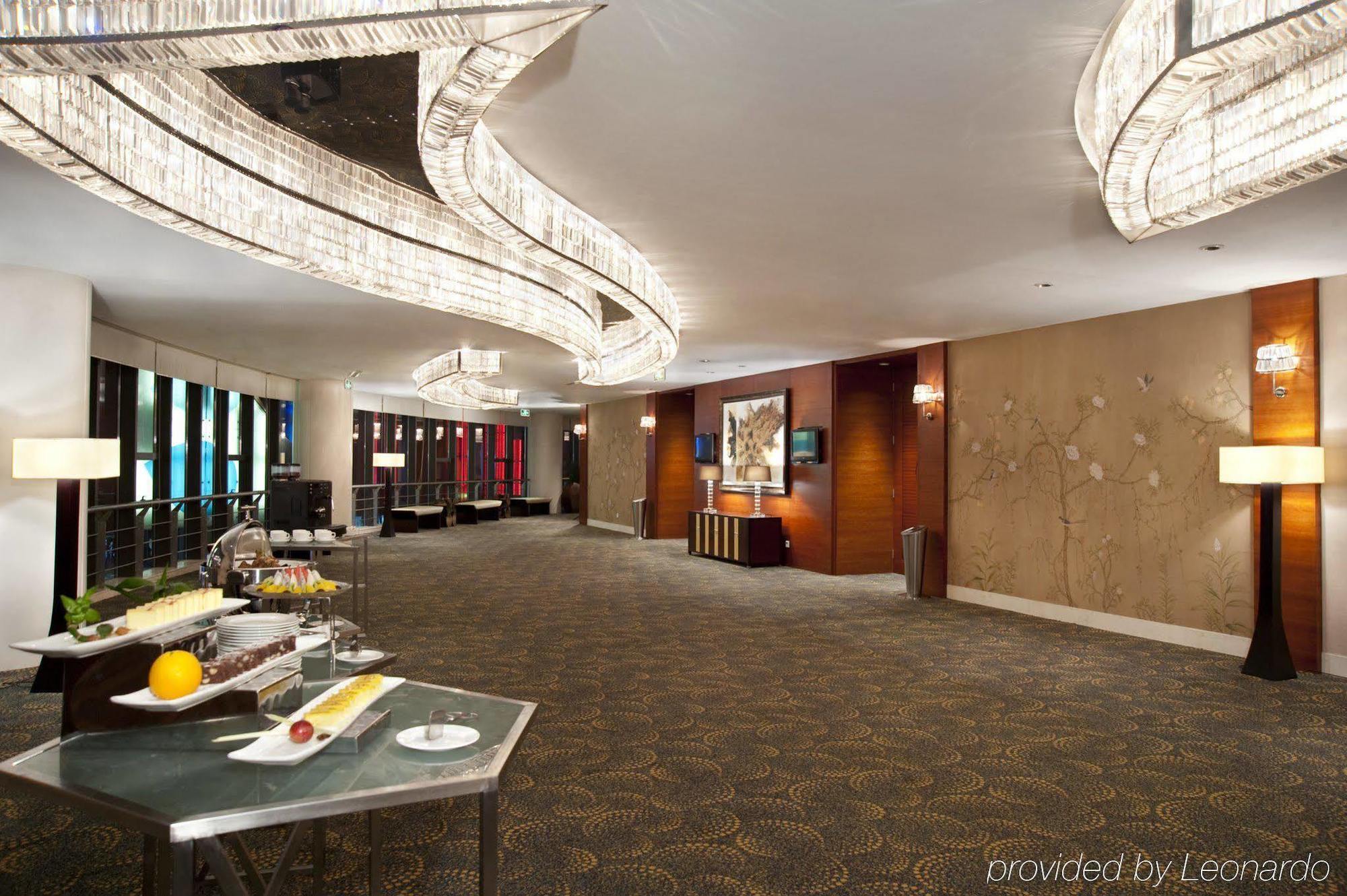 Nanjing Aqua City, An Ihg